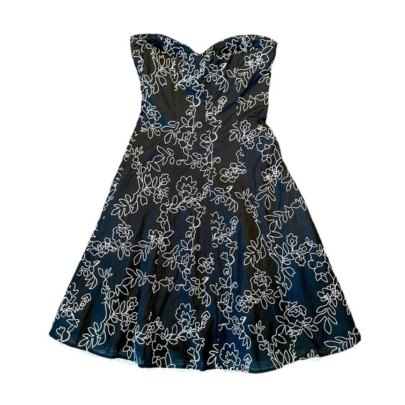 WHITE HOUSE|BLACK MARKET, NWOT, GORGEOUS, WOMENS STRAPLESS, BLACK DRESS. SIZE 2 - Picture 4 of 6